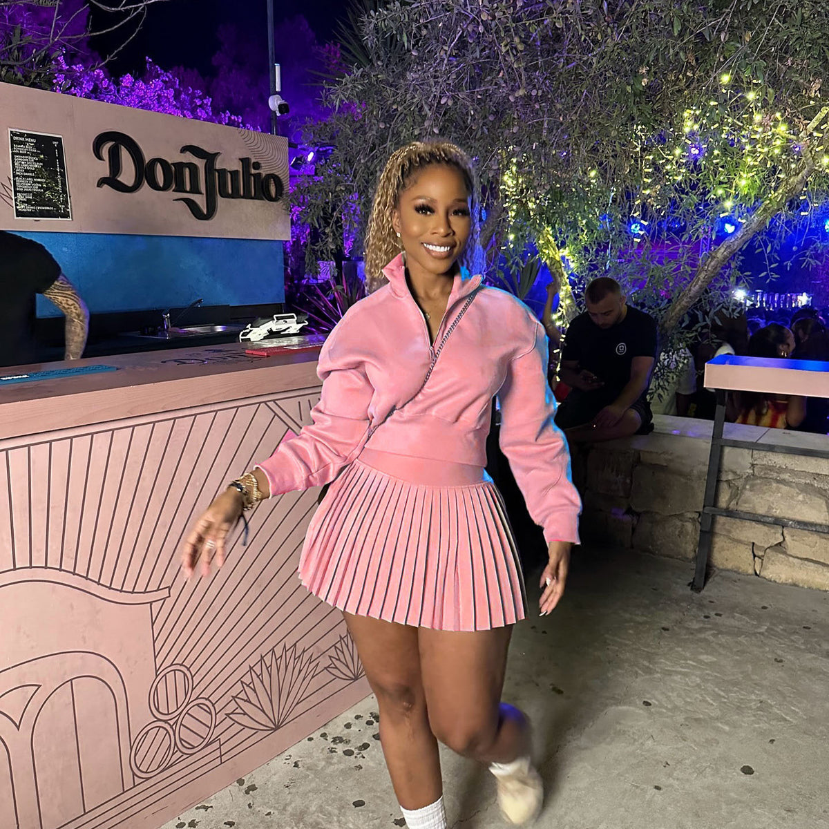 Autumn new fresh and sweet long-sleeved sweatshirt, high-waisted pleated mini skirt, fashionable casual set