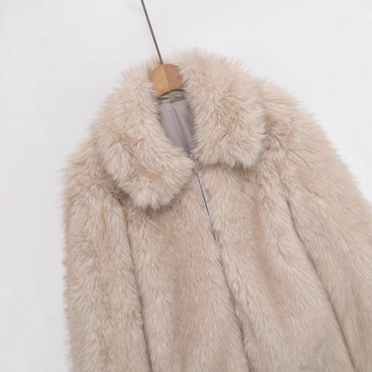 Pretty jacket, coat, turn-down collar, long sleeve, faux fur
