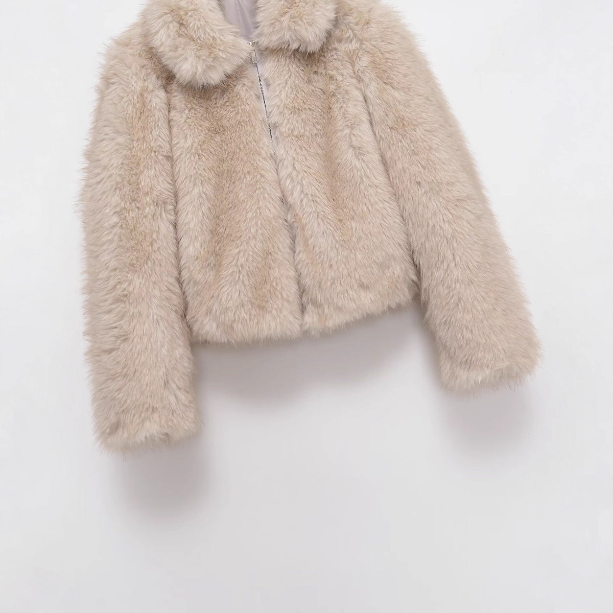 Pretty jacket, coat, turn-down collar, long sleeve, faux fur