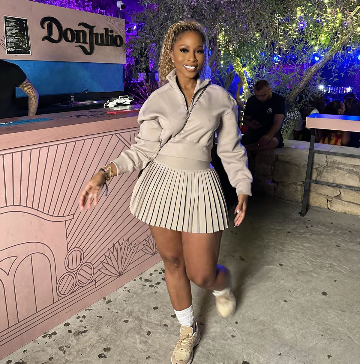 Autumn new fresh and sweet long-sleeved sweatshirt, high-waisted pleated mini skirt, fashionable casual set