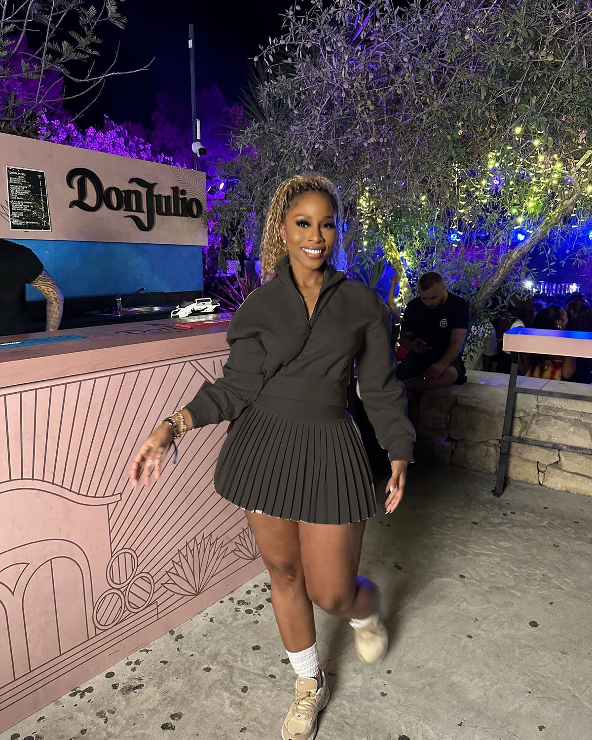 Autumn new fresh and sweet long-sleeved sweatshirt, high-waisted pleated mini skirt, fashionable casual set